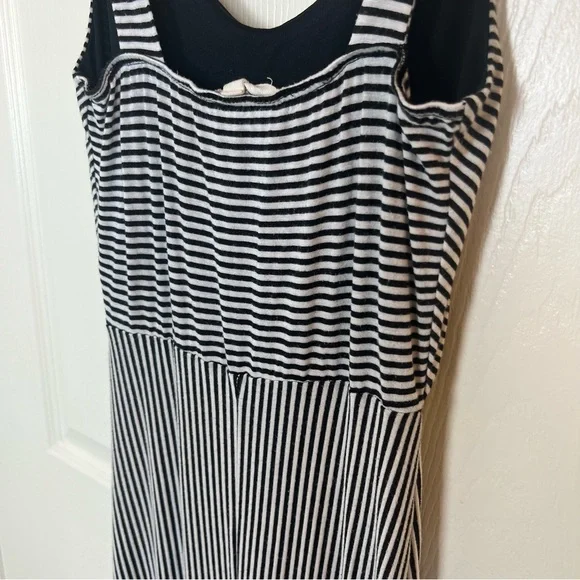 Black and White Striped Maxi Dress - Picture 15 of 16